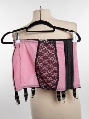 Stocking & Romance Women's Shape Wear Pink & Black - M 27/28
